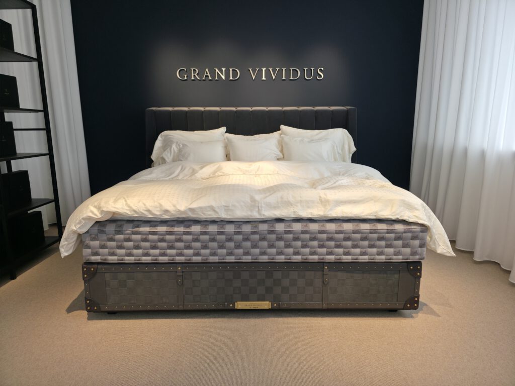 Monogram Bettwäsche auf Hästens Grand Vividus