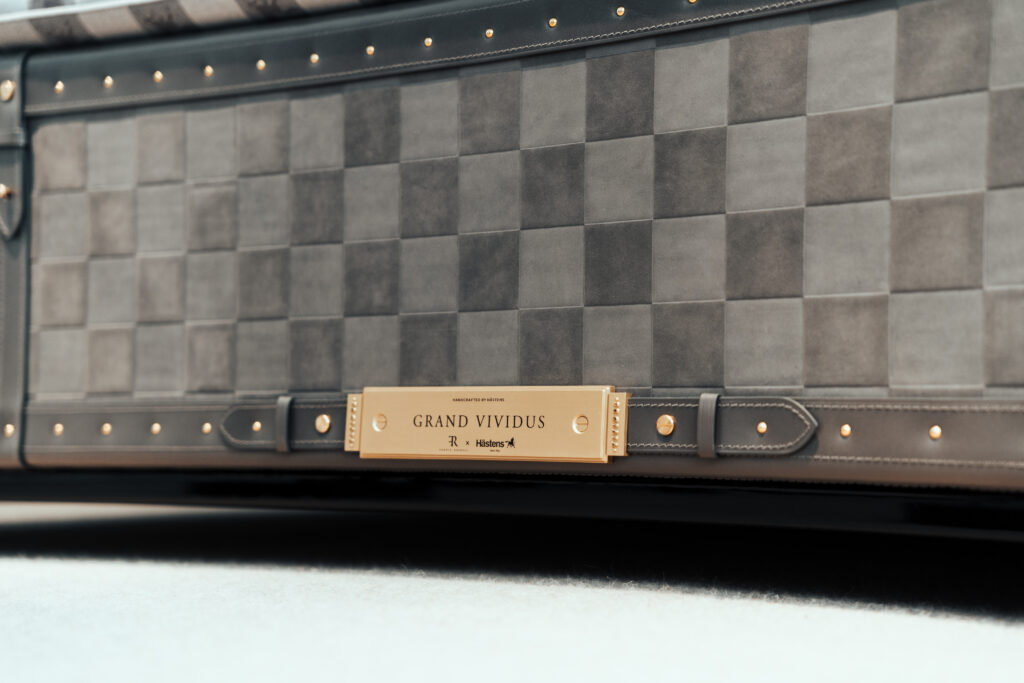 Hästens Grand Vividus in Phantom Charcoal