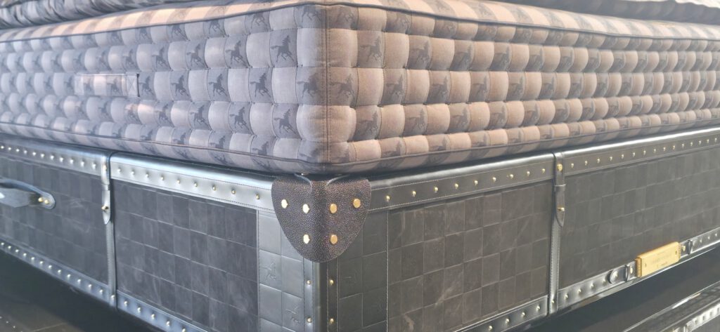 Hästens Grand Vividus Ferris Rafauli Das beste Bett der Welt in Black Shadow
